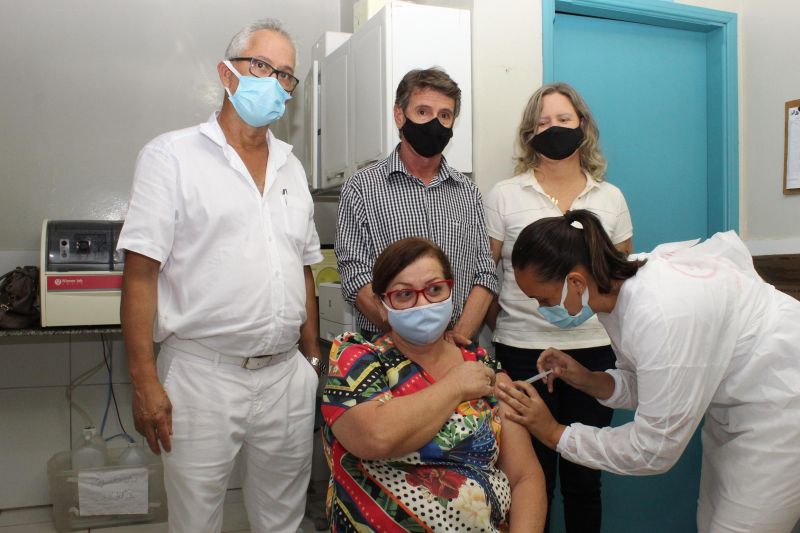 Prefeitura de Perdizes inicia vacinação contra Covid-19.